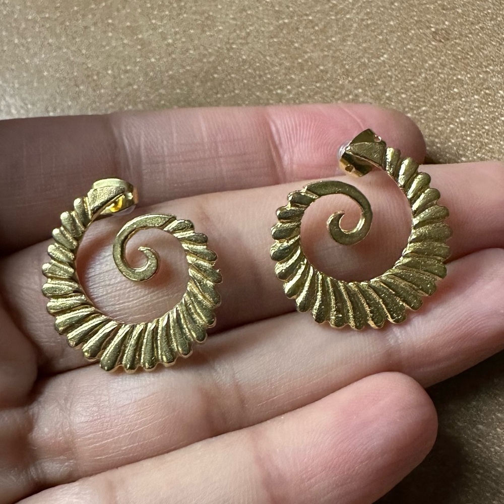 Sea beach spiral coil earring studs gold brass stainless steel posts boho - Picture 5 of 7